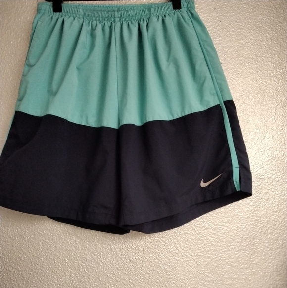 NIKE MEN'S TRUNKS/SWIM TRUNKS  SIZE L - Picture 2 of 3